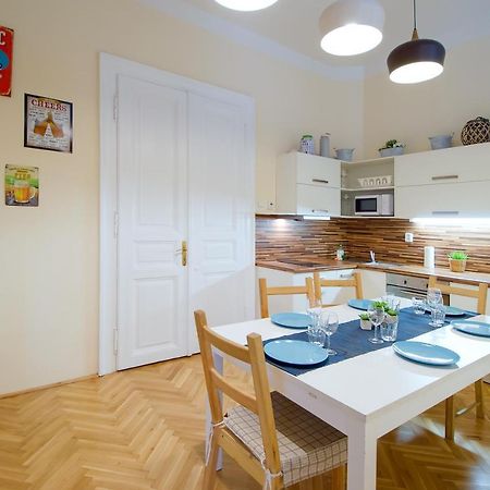 City Center Apartment Legerova Prag Exteriör bild