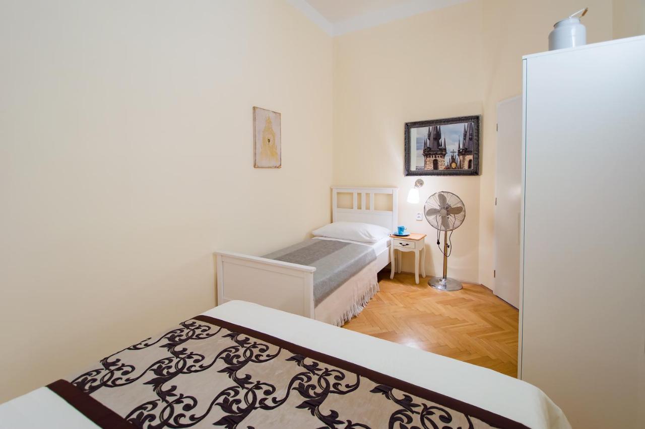 City Center Apartment Legerova Prag Exteriör bild