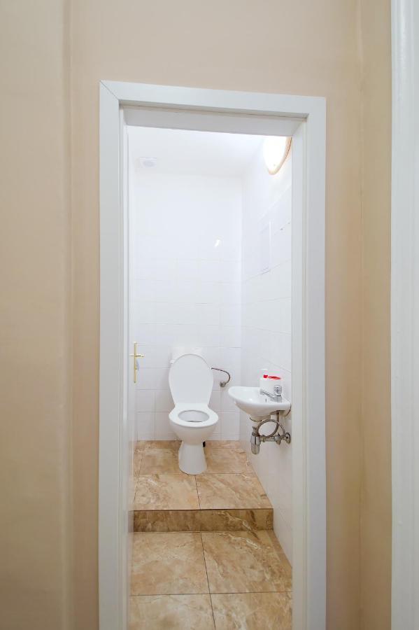 City Center Apartment Legerova Prag Exteriör bild