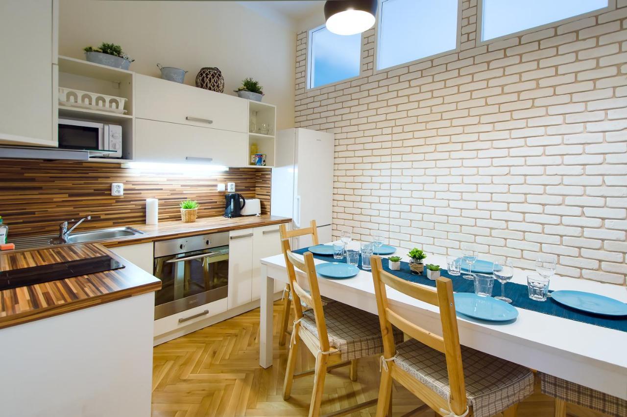 City Center Apartment Legerova Prag Exteriör bild